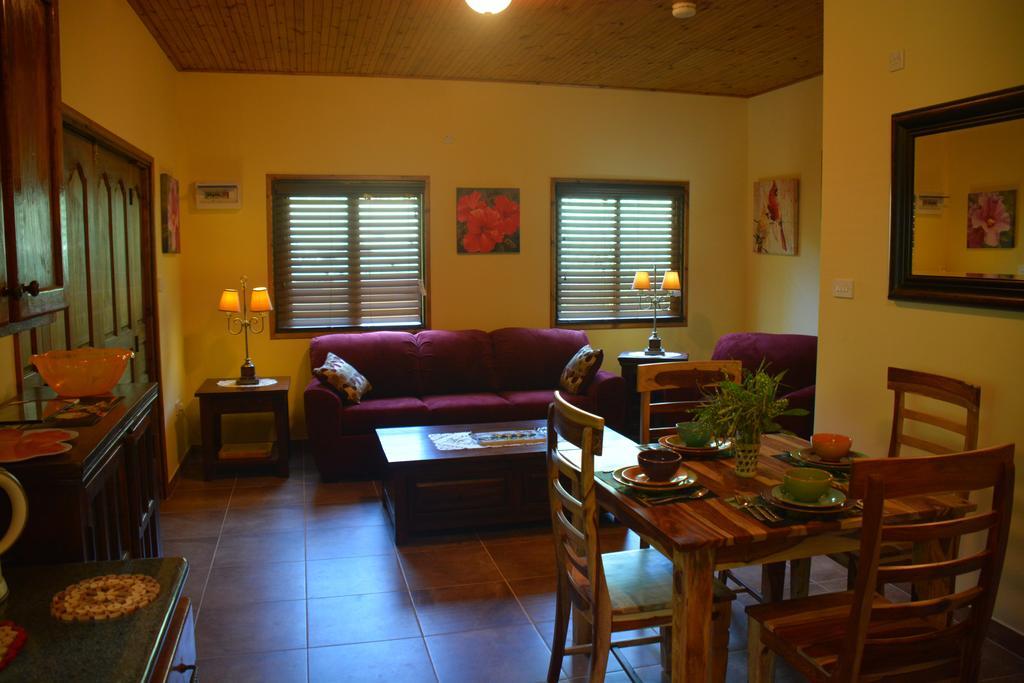 O'Soleil Chalets Self Catering La Digue Ruang foto